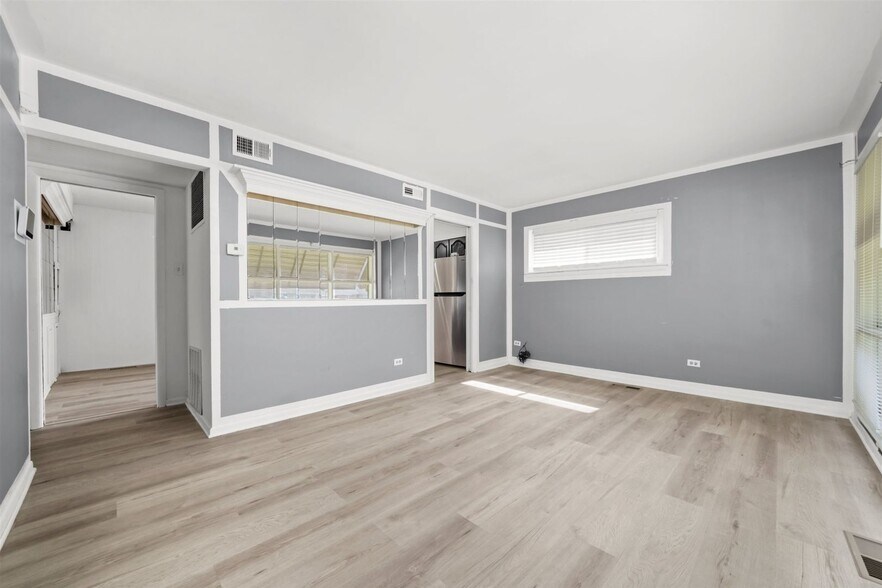 Building Photo - 17007 Oakwood Ave