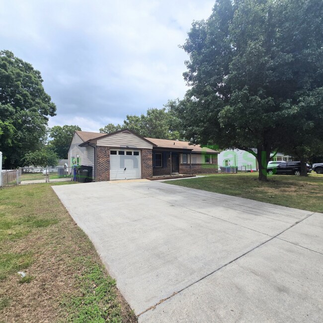 Building Photo - 5916 Vernon Dr