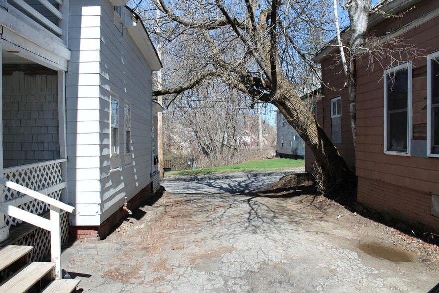 Building Photo - 12 Gold St