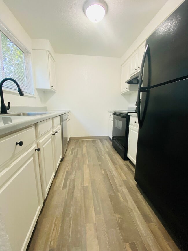 Building Photo - Beech Place Duplex