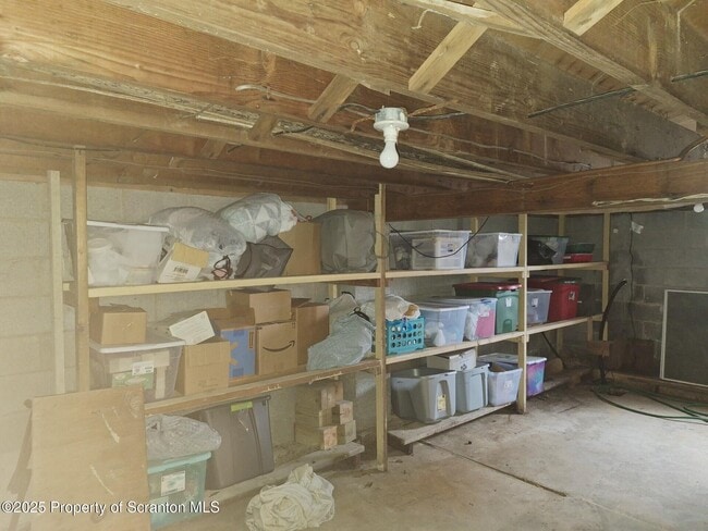 Building Photo - 114 Hillbilly Village
