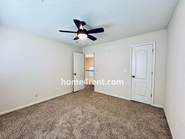 Building Photo - Blue Valley Northwest home on a cul-de-sac w/ granite counters, ss appliances and fenced yard!