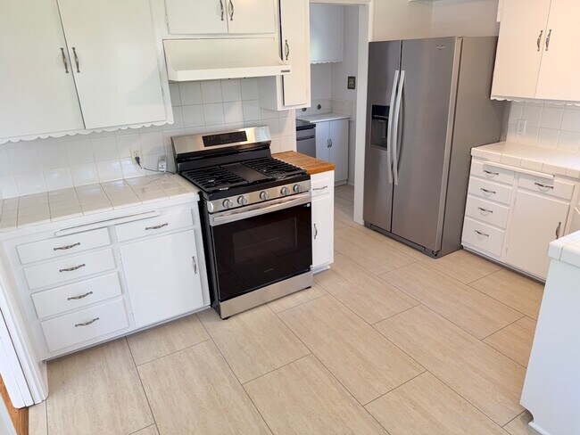 kitchen - 714 Lincoln Blvd