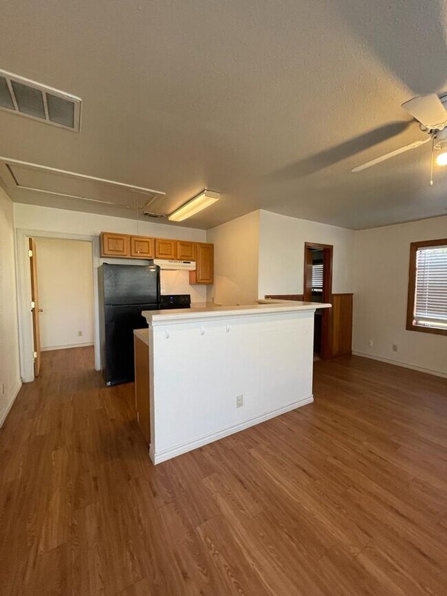 Building Photo - P7-108 Austin St, Kyle TX 78640