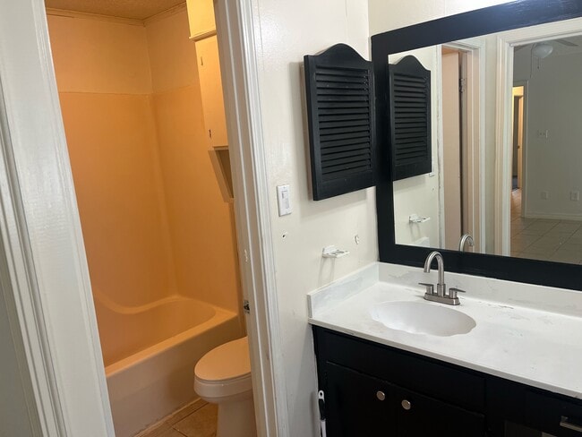 Building Photo - 2524 Downs Cir