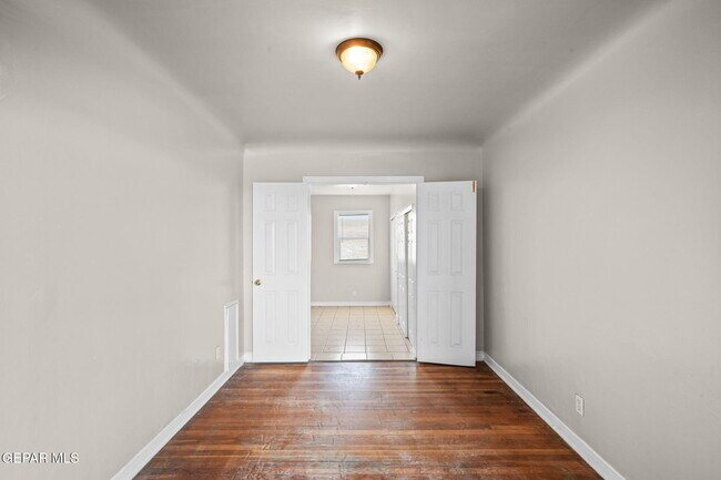 Building Photo - 3125 Van Buren Ave