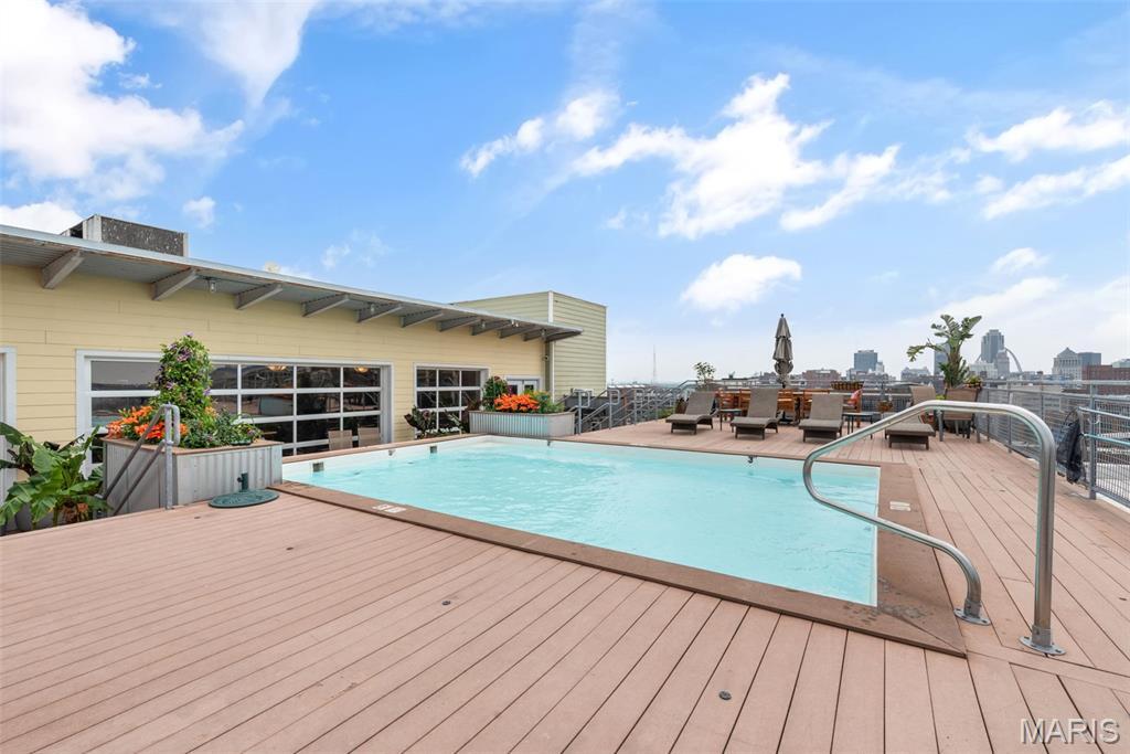 Building Photo - 2323 Locust St