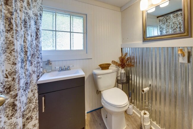 Building Photo - 8182 Riverview Dr