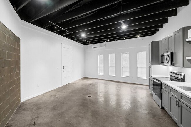 Building Photo - 1103 Dumble St