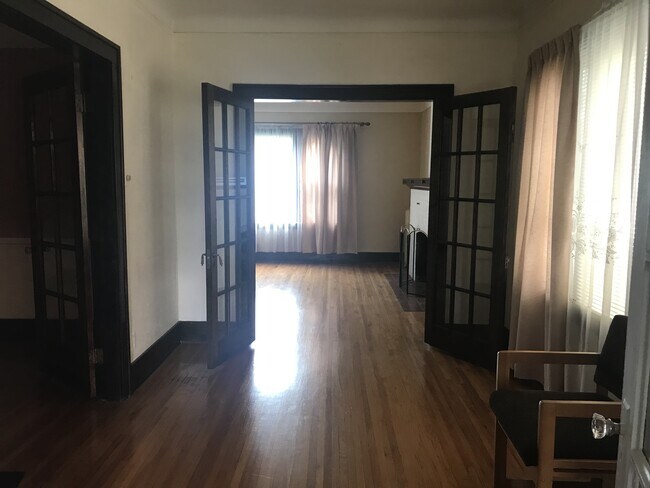 Building Photo - Move in Ready 4 Bedroom 2.5 Bath