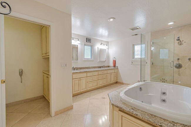 Building Photo - Executive Almaden Valley Home