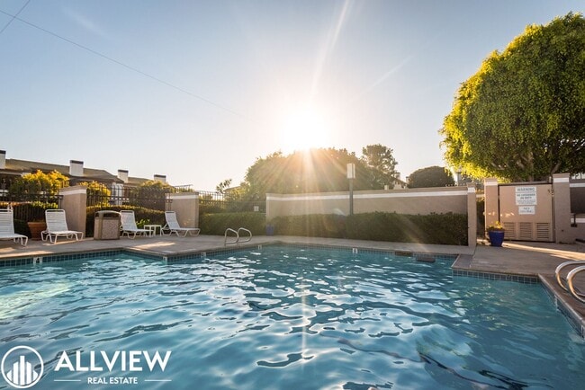 Building Photo - Fully Furnished Condo (2 Bed/2 Bath + Den) Nestled in the Coveted Newport Heights Community!
