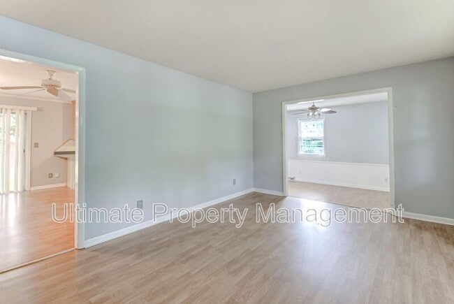 Building Photo - 5025 Pine Needles Dr