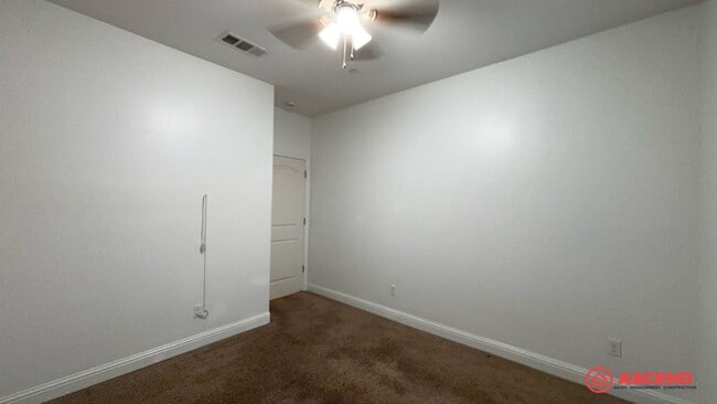 Building Photo - 4-Bedroom Home in Gossamer Grove!