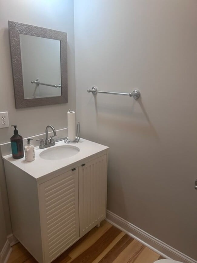 Building Photo - 3 Bedroom Condo in Desireable Dilworth!