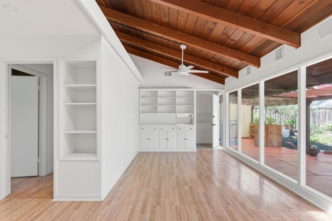 Building Photo - 3BD/1B Single Family Home - Zen Garden!