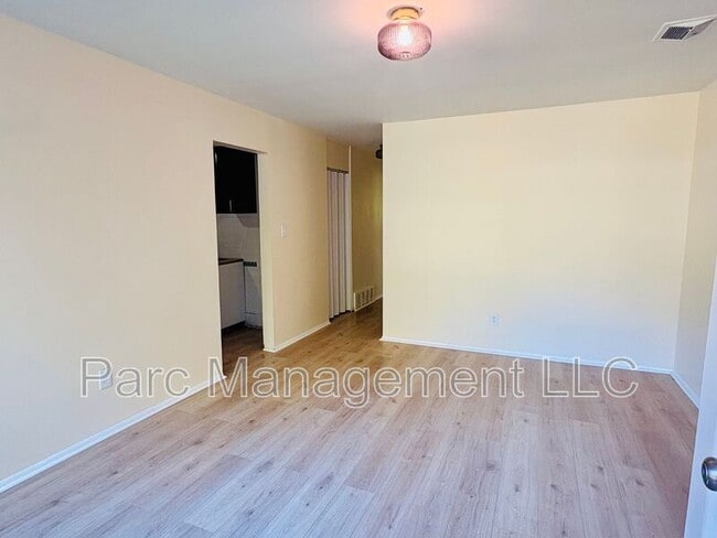 Building Photo - 15914 Dacosta St