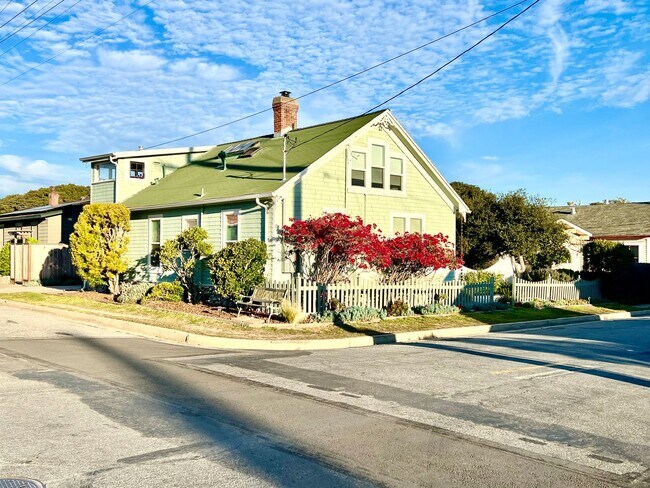 Building Photo - 518C-F-CS