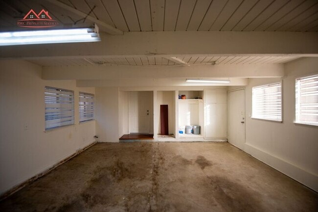 Building Photo - 855 Rorke Way