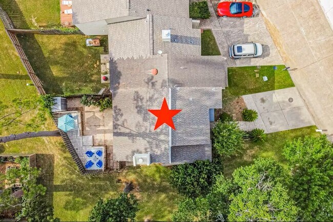 Building Photo - 3935 Knollcrest Dr