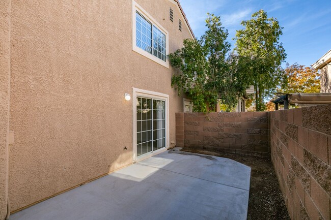 Building Photo - 2-Bedroom Townhouse in beautiful Silverado...