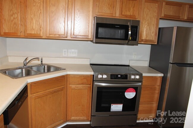 Building Photo - 17013 Turning Stick Ct