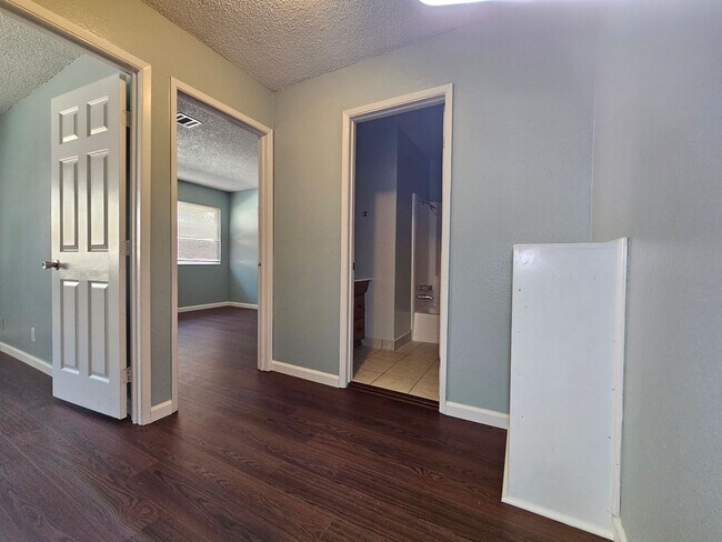 Building Photo - Sunny and Bright 2 Bedroom Townhouse in Vallejo CA