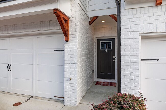 Building Photo - LEASING SPECIAL!! Townhome Available Now i...