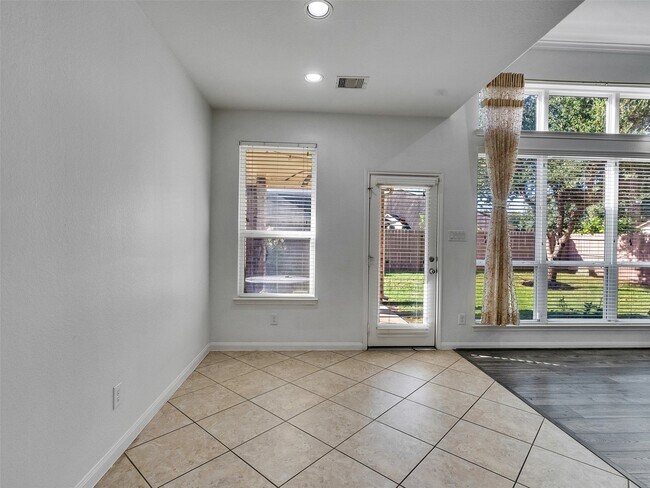 Building Photo - 28655 Maple Red Dr