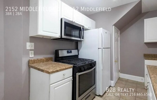 Building Photo - Charming 3 bed 2 bath Property in Prime Lo...