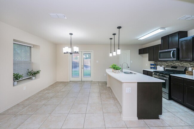 Building Photo - 704 Mercado Ln