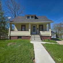 Building Photo - Single Family Home 2 beds 1 bath Available...