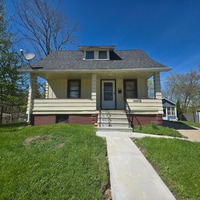 Building Photo - Single Family Home 2 beds 1 bath Available Now!