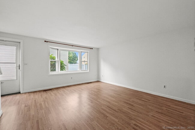 Building Photo - 8 Allspice Ln