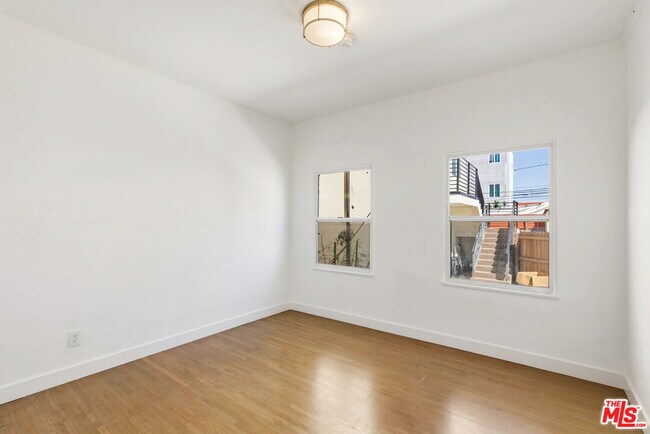 Building Photo - 3429 Edgehill Dr