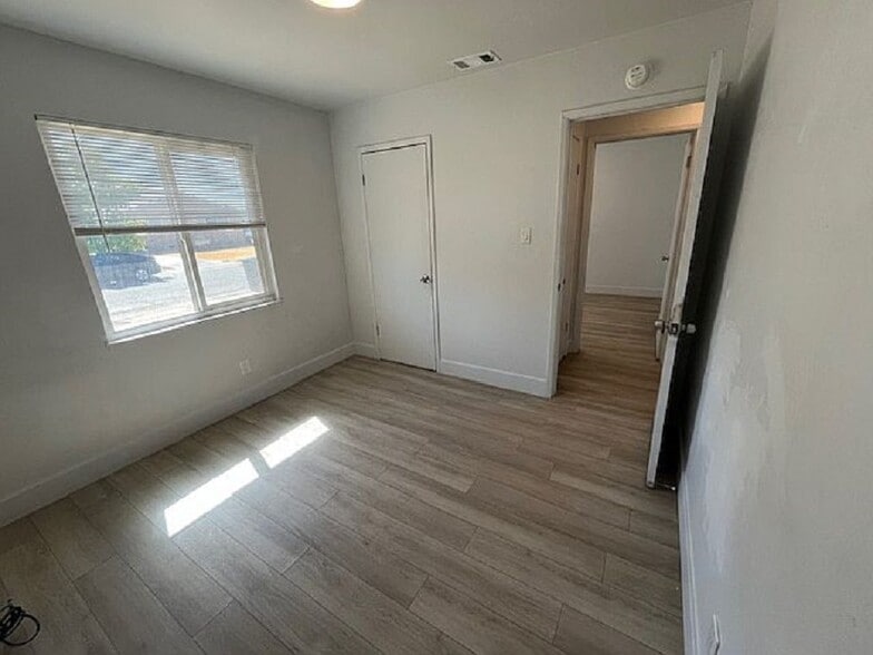 Building Photo - 6844 Bismarck Dr