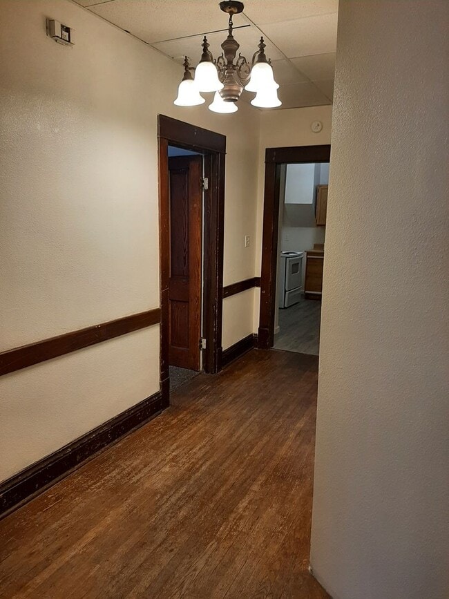 Building Photo - (1614 8th Ave)