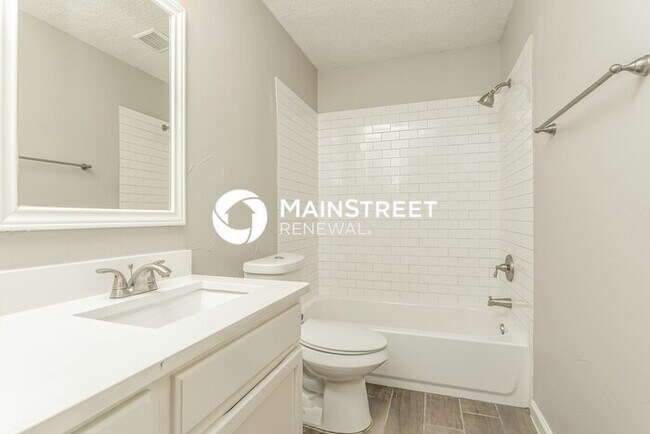 Building Photo - 3 Bedroom Pet-Friendly Home in Arlington, TX with Main Street Renewal