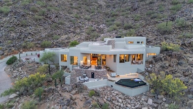 Building Photo - 5810 E Cholla Ln