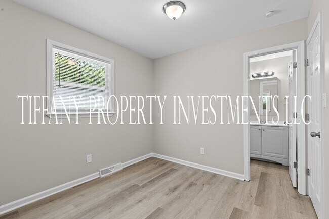 Building Photo - 505 Fleetwood Cir