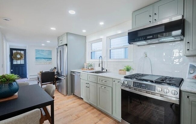 Building Photo - 518 Cortes St