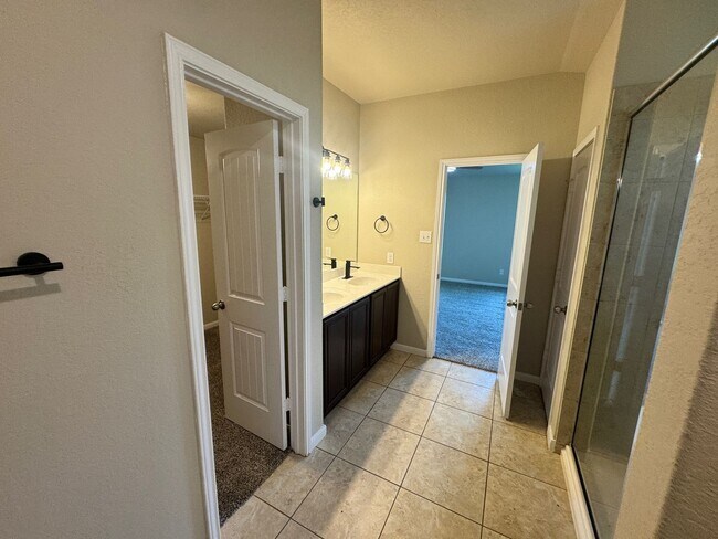 Building Photo - Spacious 4-Bed, 2-Bath Home in Avery Park, Granite, Open Concept & Covered Porch