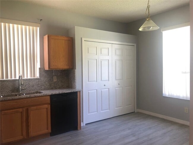 Building Photo - 10303 Beneva Dr