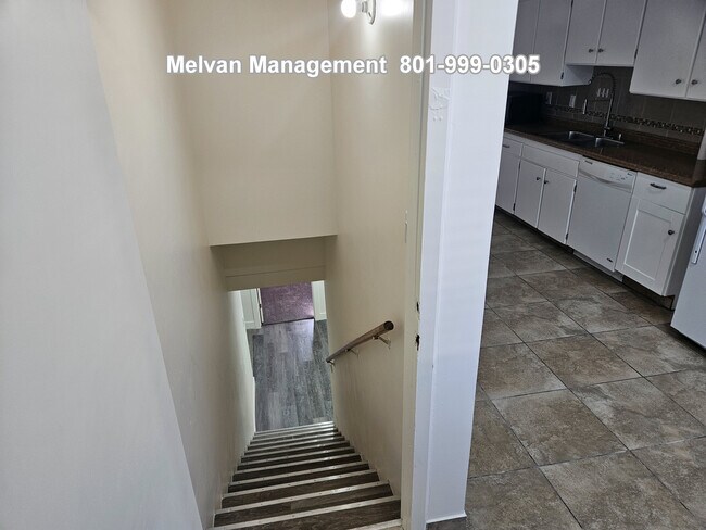 Building Photo - Roy Duplex