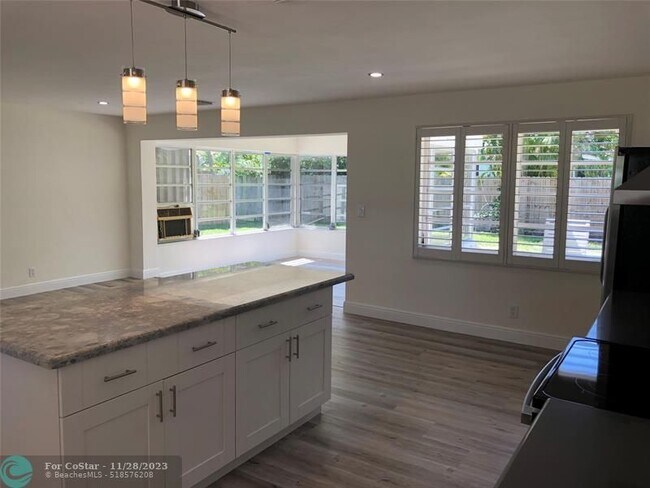 Building Photo - 807 SE 9th Terrace