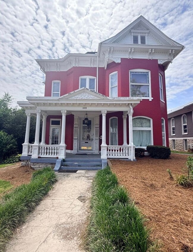 Building Photo - 1338 College St