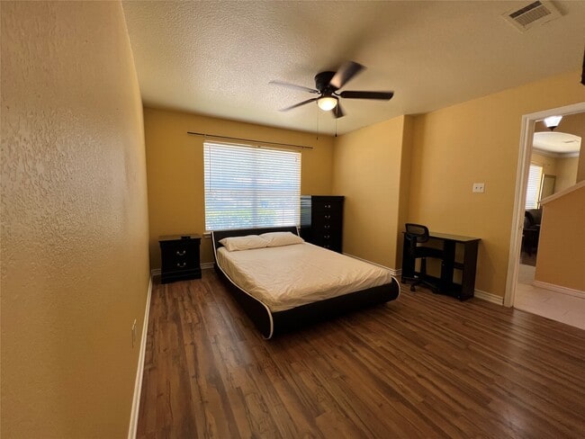 Building Photo - 125 Pine St