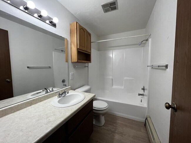 Building Photo - 2730 Humboldt Rd