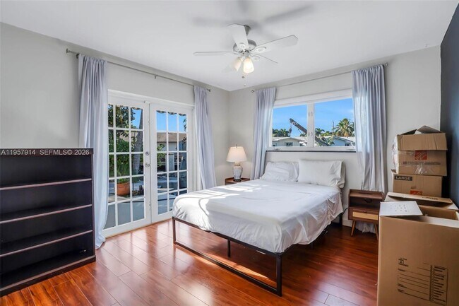 Building Photo - 1600 N 28th Ct