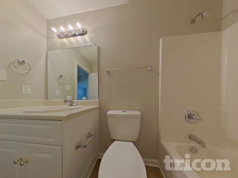 Building Photo - 300 Willow Forks Ct